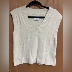 Abercrombie& Fitch Cream Colored sweater vest
